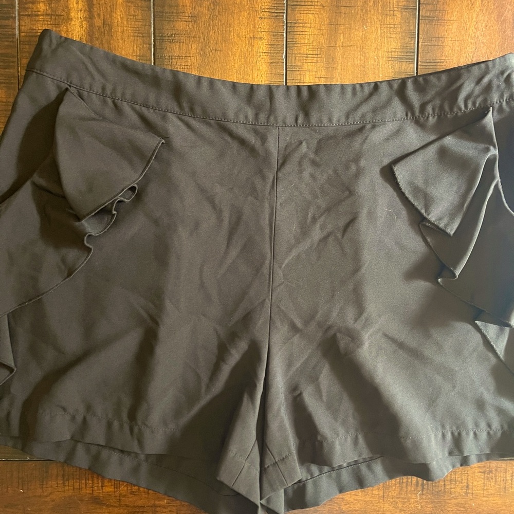 CHELSEA & THEODORE Black Dress Shorts w/ Ruffles, size XL